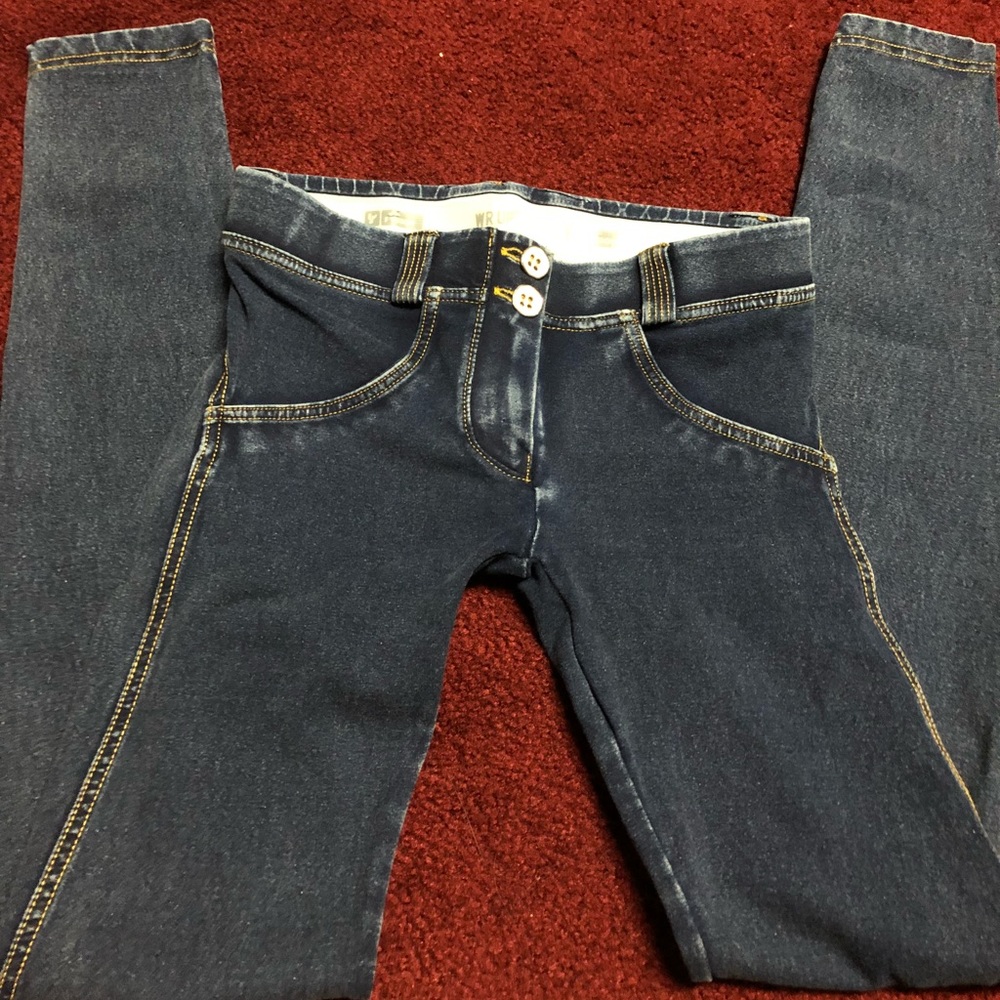 2 Freddy jeans
